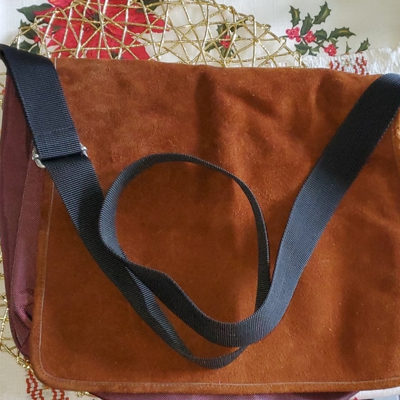 Esprit Messenger Bag - Picture 3 of 12